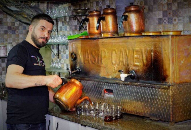 İftardan sahura közde çay keyfi pandemi sonrası devam ediyor