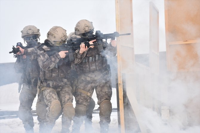 Kadın PÖH'ler görev için sürekli teyakkuzda