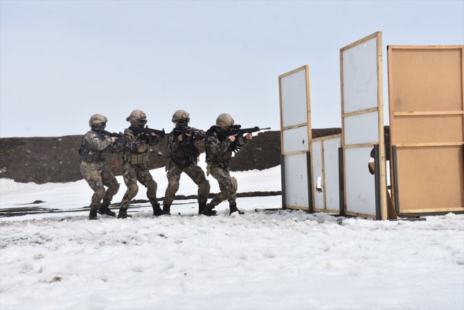 Kadın PÖH'ler görev için sürekli teyakkuzda
