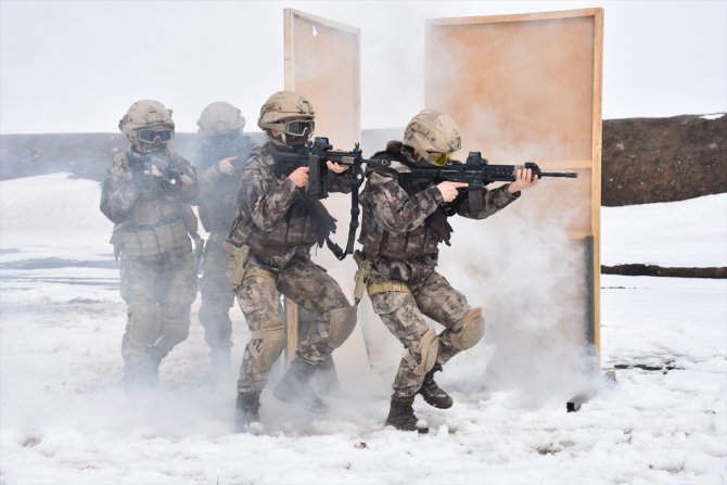 Kadın PÖH'ler görev için sürekli teyakkuzda