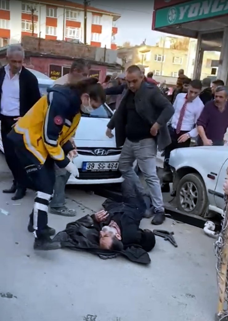 Otobüsün sürüklediği otomobil, yayaya çarptı: 2 yaralı