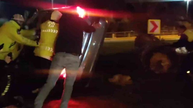 Süratli otomobil yol kenarına fırlayıp takla attı: 4 yaralı