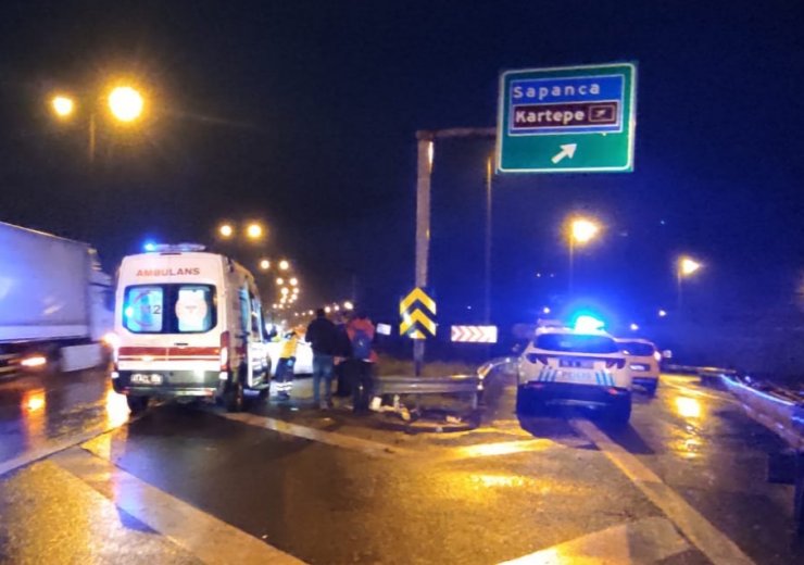 TEM'de TIR'a çarpan otomobildeki 3 kişi yaralandı