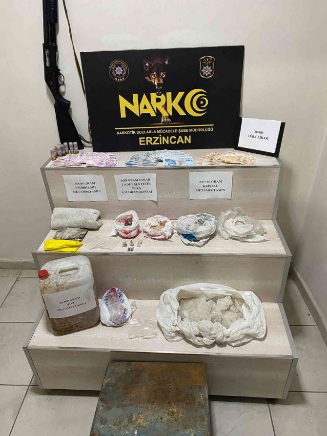 Uyuşturucu tacirlerine şafak baskını