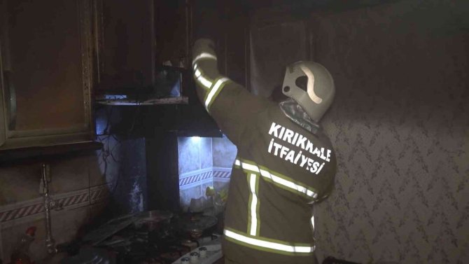 Yangına uykuda yakalandılar: 5 kişilik aile komşularının dikkati sayesinde kurtuldu