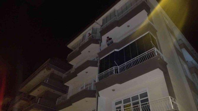 Yangına uykuda yakalandılar: 5 kişilik aile komşularının dikkati sayesinde kurtuldu