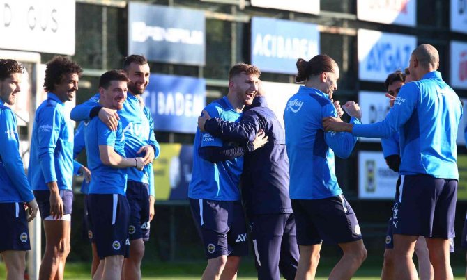 Fenerbahçe’de derbi hazırlıkları sürüyor