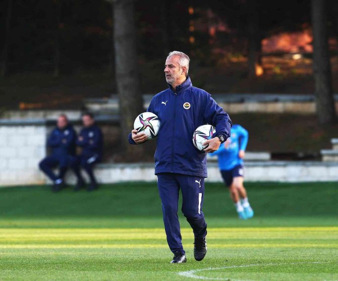 Fenerbahçe’de derbi hazırlıkları sürüyor