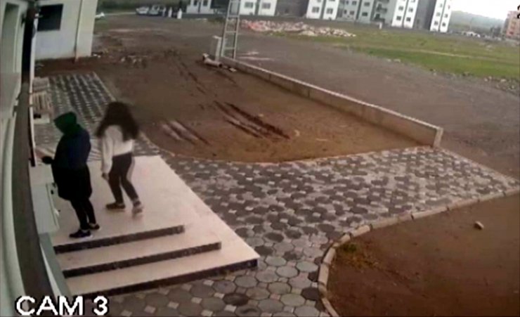 Hırsızlıktan tutuklanan kadınlar, engelli taklidi yapmış