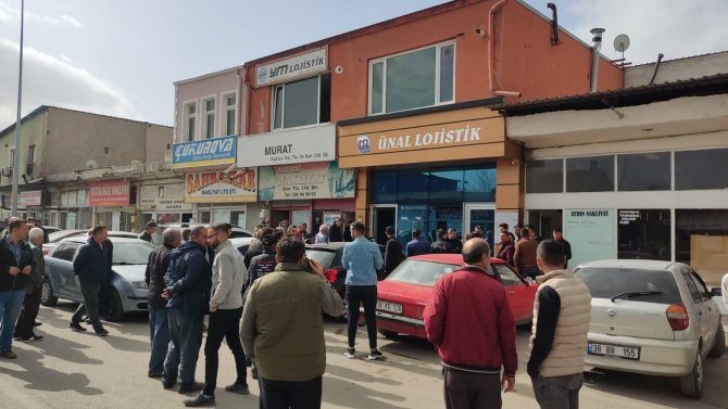 Husumetli iki grubun kavgasında kan aktı