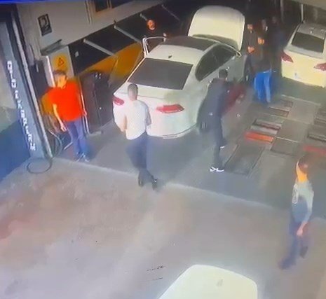 Husumetlisini silahla kafasından vurup, yanındaki kişiyi darp etmişti, o anlar güvenlik kamerasına yansıdı