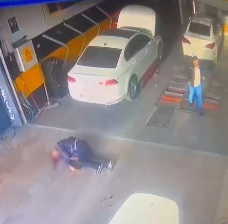 Husumetlisini silahla kafasından vurup, yanındaki kişiyi darp etmişti, o anlar güvenlik kamerasına yansıdı