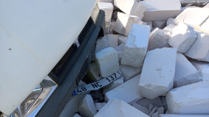 Kapak açıldı, gaz betonlar yola saçıldı