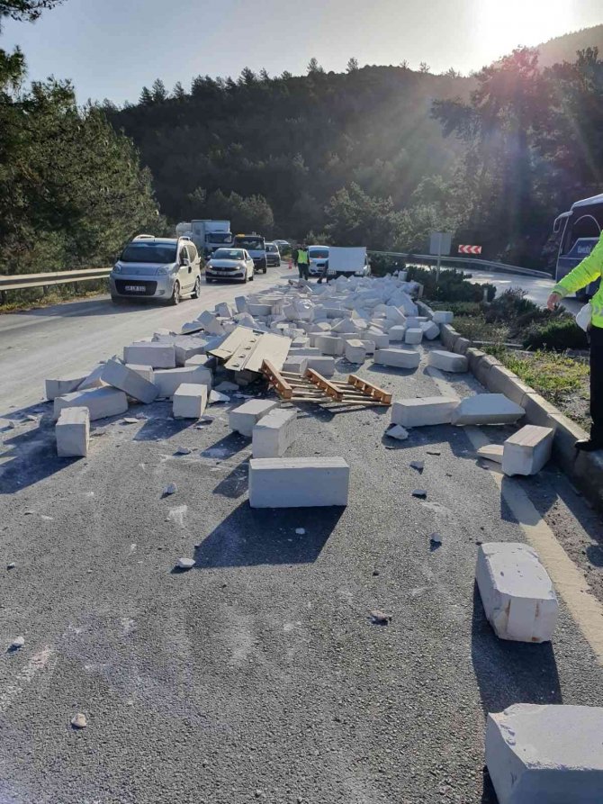 Kapak açıldı, gaz betonlar yola saçıldı