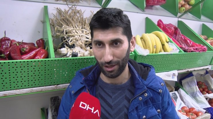 Kapkaça uğrayan kadınlar marketi birbirine kattı 