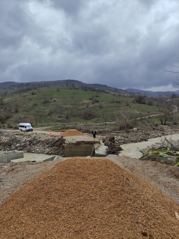 Karabük'te sağanak; menfez köprü çöktü, tarım alanlarını su bastı