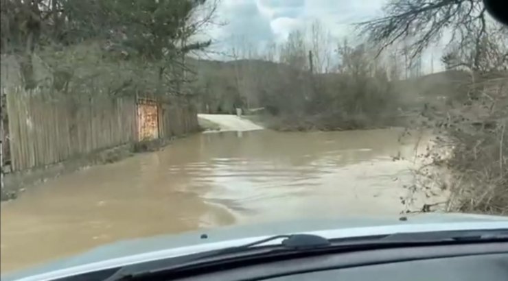 Karabük'te sağanak; menfez köprü çöktü, tarım alanlarını su bastı
