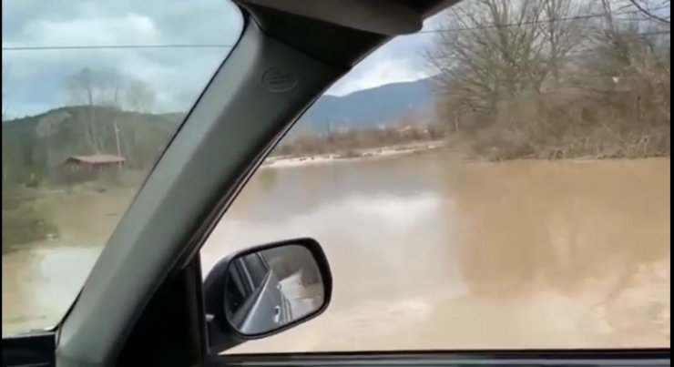 Karabük'te sağanak; menfez köprü çöktü, tarım alanlarını su bastı