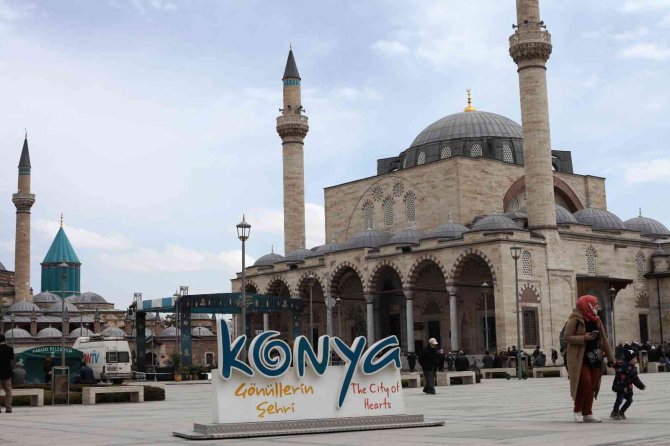 Konya’da Ramazan ayının ilk Cuma namazı kılındı