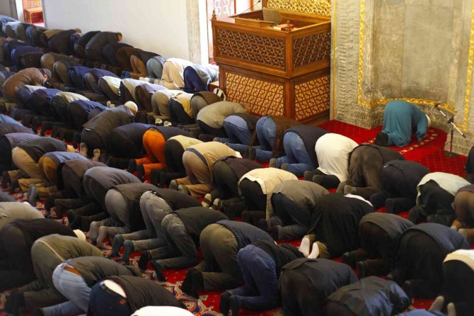 Konya’da Ramazan ayının ilk Cuma namazı kılındı