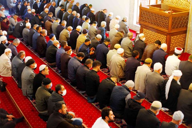 Konya’da Ramazan ayının ilk Cuma namazı kılındı