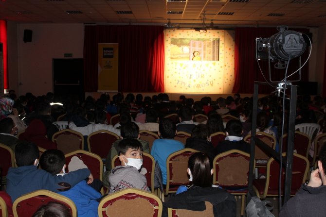 Yunak’ta kukla tiyatro gösterisi yapıldı