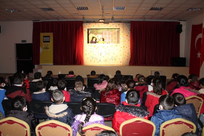 Yunak’ta kukla tiyatro gösterisi yapıldı