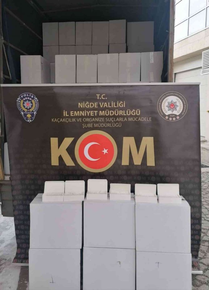 Polisin durdurduğu tırda 11 milyon makaron ele geçirildi