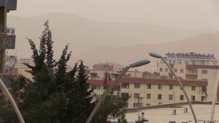 Toz taşınımı Mardin'de etkisini sürdürüyor