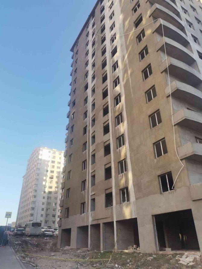 7. kattan düşen genç kız ağır yaralandı