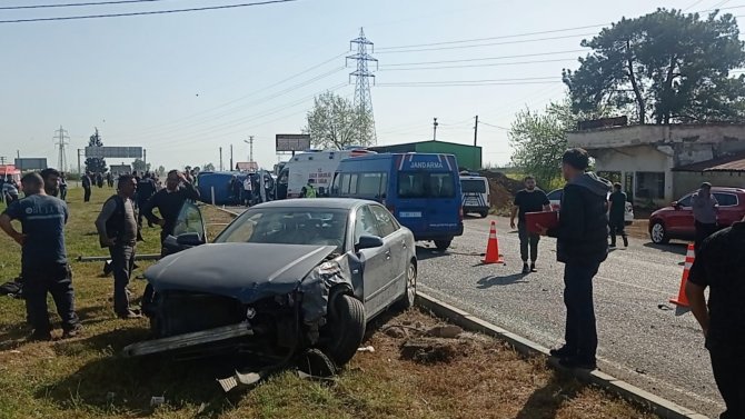 Askeri araç kaza yaptı: 5 yaralı