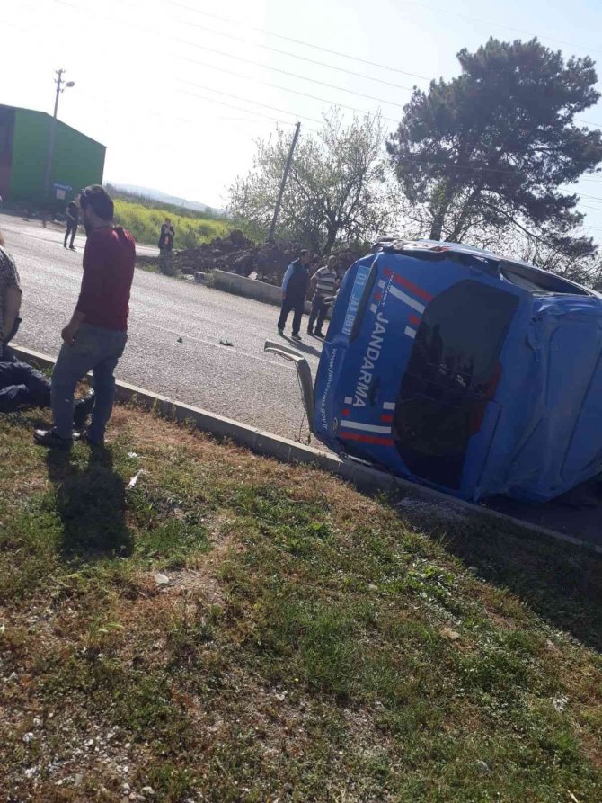 Askeri araç kaza yaptı: 5 yaralı