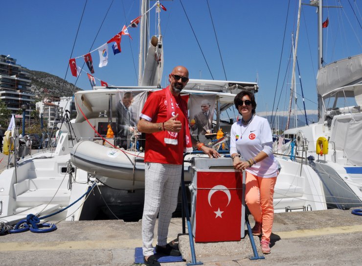 Deniz sevdalısı çift, katamaranla dünya turuna çıktı
