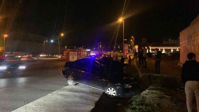 El freni çekilmeyen otomobil 10 metreden yüksekten düştü: 1 yaralı