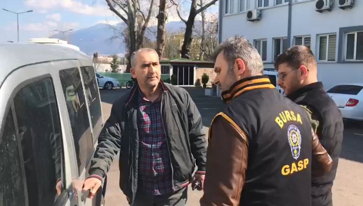 Evine girdiği kadının gasbettiği telefonuyla 10 bin TL kredi çekti