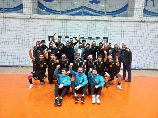 Konya Büyükşehir Belediyespor hentbolda 1.Lig’e yükseldi