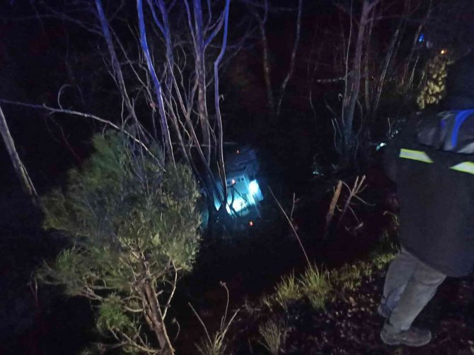 Manisa’da işçi servisi dereye uçtu: 7 yaralı