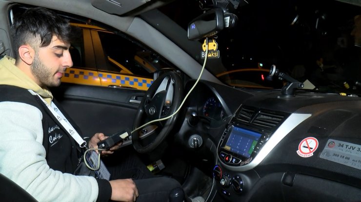 Taksimetre güncellemek isteyen taksiciler uzun kuyruklar oluşturdu