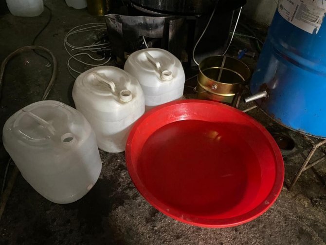 2 bin 295 litre sahte içki ele geçirildi