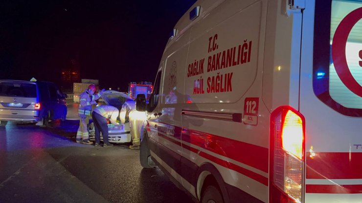 2 otomobil çarpıştı: 4 yaralı