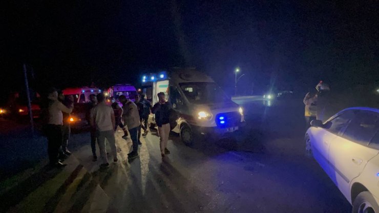 2 otomobil çarpıştı: 4 yaralı