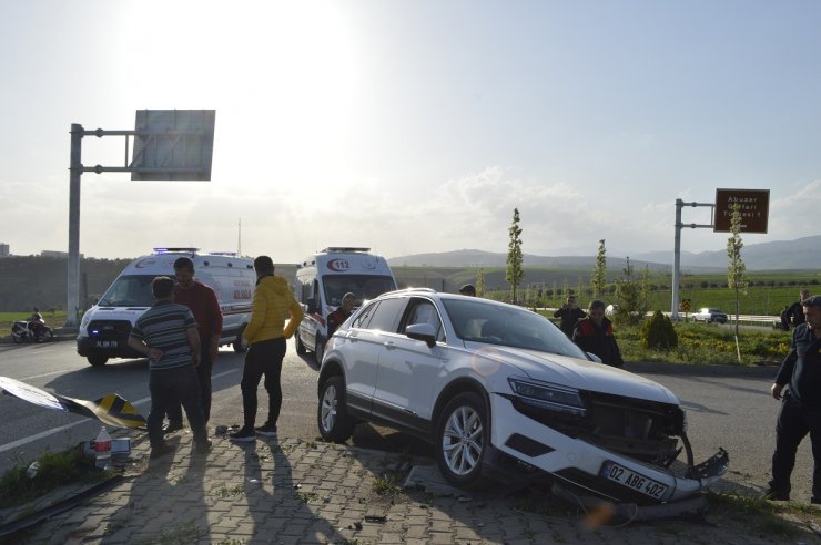 Adıyaman’da iki otomobil çarpıştı: 5 yaralı