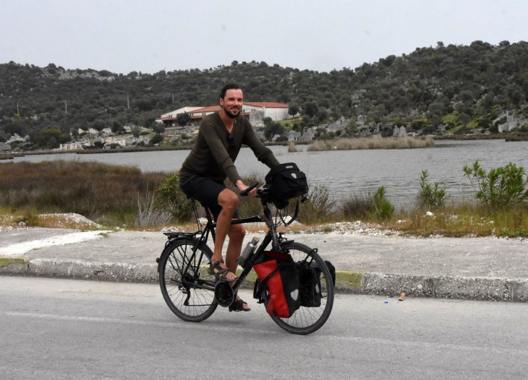 Alman mühendis, bisikletle 11 ülke gezip Türkiye'ye geldi