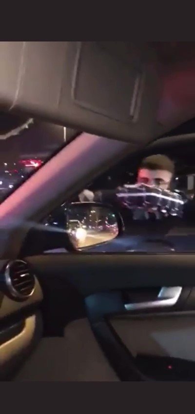 Arabada bebeği olan kadın sürücüye saldırıp aynasını kıran maganda kamerada