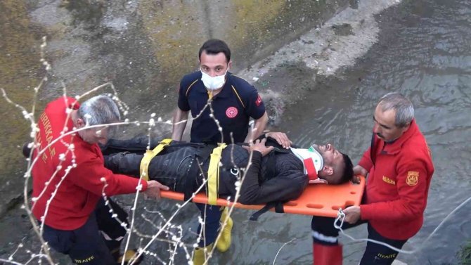Atık su kanalına düşerek yaralandı, imdadına motosikletli polis timleri yetişti