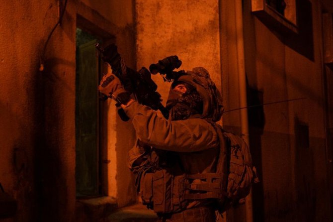 İsrail ordusunun Batı Şeria'daki baskınlarında 21 Filistinli gözaltına alındı
