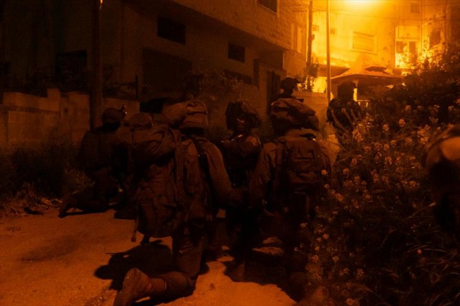 İsrail ordusunun Batı Şeria'daki baskınlarında 21 Filistinli gözaltına alındı