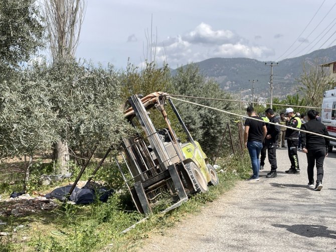 Devrilen forkliftin operatörü hayatını kaybetti