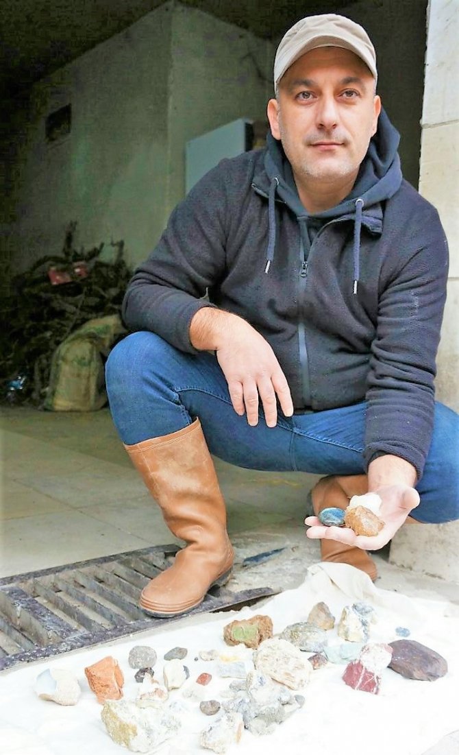 Doğadan topladığı değerli taşlar geçim kaynağı oldu