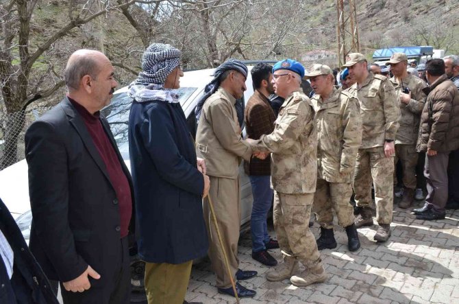 Emekli korucu başını yüzlerce kişi son yolculuğuna uğurladı